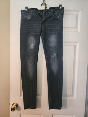 Women’s Charcoal Skinny Jeans with Subtle Fading